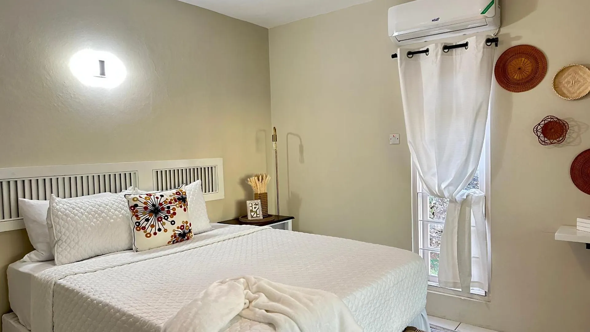 Apartment Falcon Views - Airport Transportation Available-Security-Gated Montego Bay